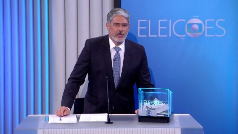 Foto de William Bonner no debate eleitoral da Globo