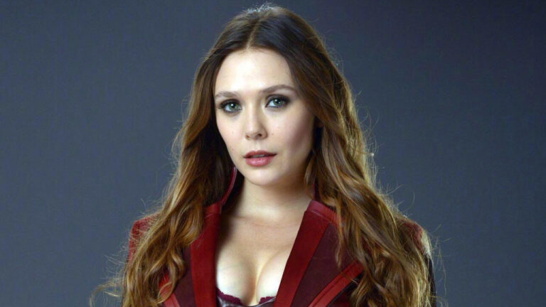 Imagem com foto de Elizabeth Olsen como Feiticeira Escarlate