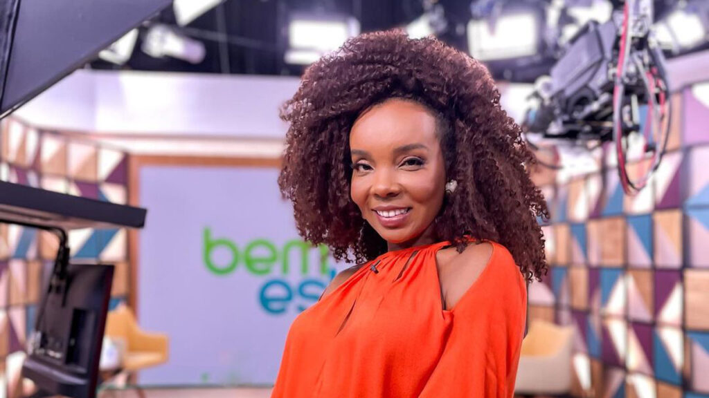 Imagem com foto de Thelma Assis, campeã do BBB20, no cenário do Bem Estar