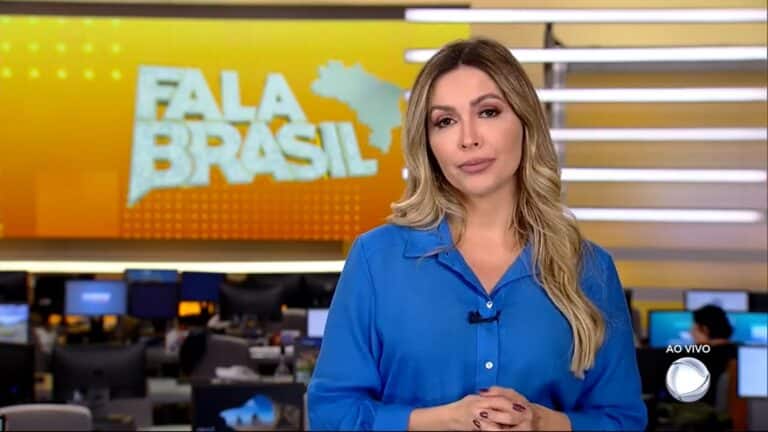 Foto de Thalita Oliveira no estúdio do Fala Brasil - Edição de Sábado