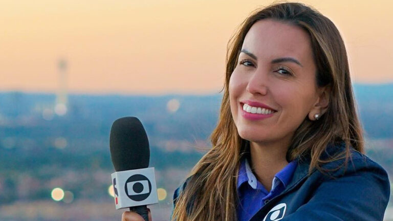 Imagem com foto da repórter Evelyn Rodrigues, que era correspondente da Globo nas lutas do UFC