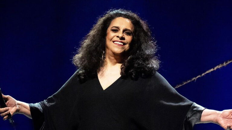 Imagem com foto da cantora Gal Costa