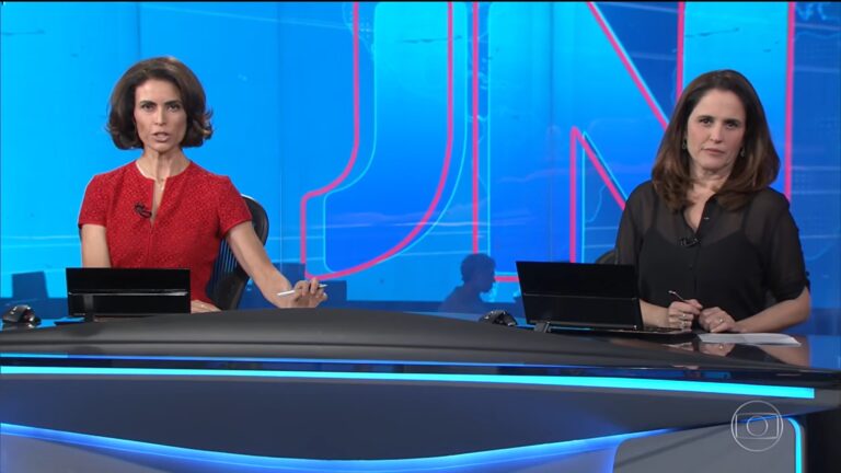 Giuliana Morrone e Ana Luiza Guimarães na bancada do Jornal Nacional