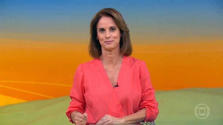 Foto da jornalista Helen Martins na bancada do Globo Rural