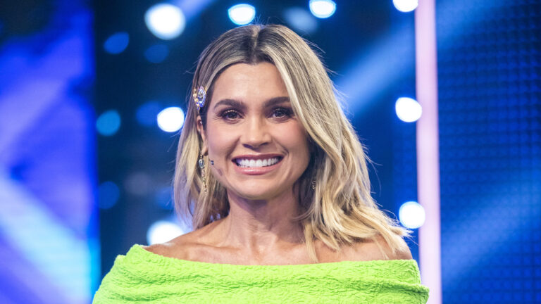 Imagem com foto da atriz Flávia Alessandra