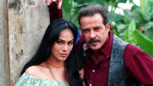 Imagem com foto dos atores Rossana San Juan e César Évora da novela Abraça-me Muito Forte