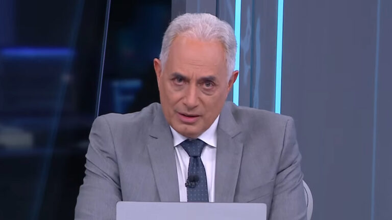 Imagem com foto do apresentador William Waack durante o programa WW