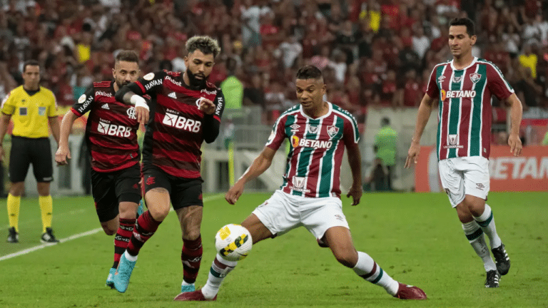 Foto dos atletas do Flamengo e Fluminense, do Campeonato Carioca, que será exibido pela Band