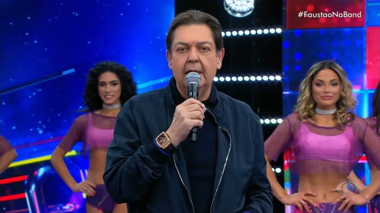 Foto do apresentador Faustão em seu programa na Band