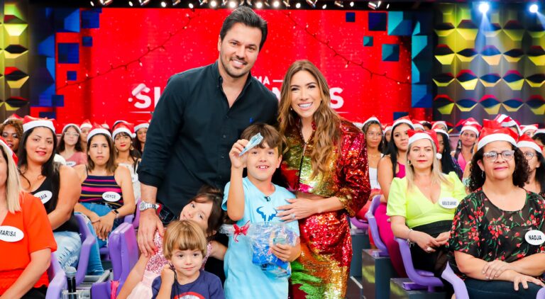 Foto de Patricia Abravanel, Fábio Faria e seus filhos