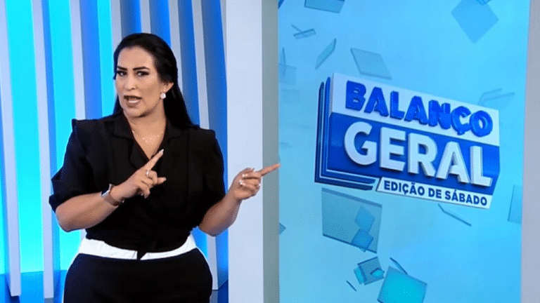 Imagem com foto de Fabíola Gadelha, a Rabo de Arraia, no cenário do Balanço Geral