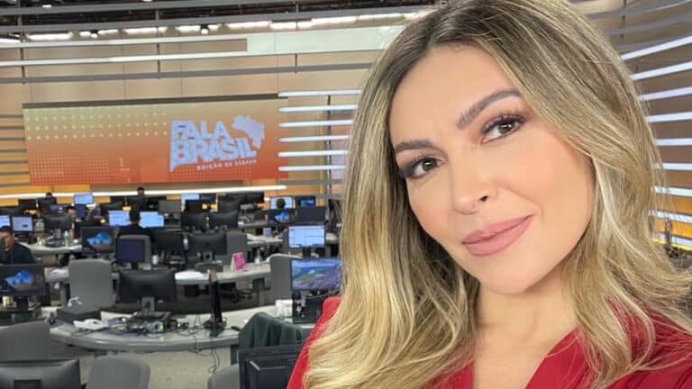 Imagem com foto da jornalista e apresentadora Thalita Oliveira