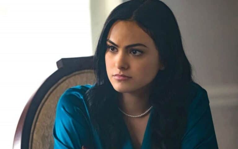 Foto de Camila Mendes, atriz de Riverdale