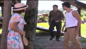 Danilo pega Olga e Peixoto se beijando na beira do lago em Chocolate com Pimenta