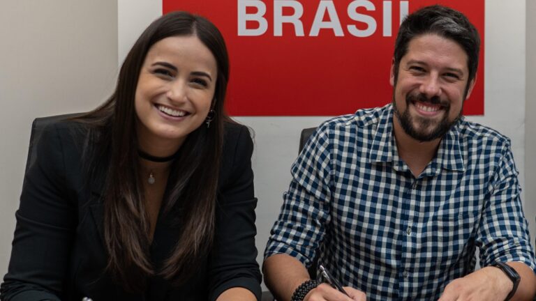 Foto dos jornalistas Mari Palma e Phelipe Siani