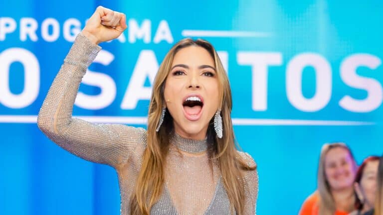 Foto de Patricia Abravanel apresentando o Programa Silvio Santos