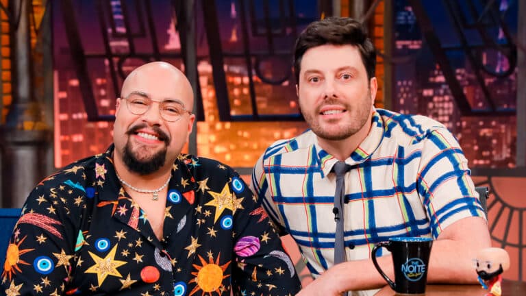 Imagem com foto de Tiago Abravanel e Danilo Gentili no The Noite