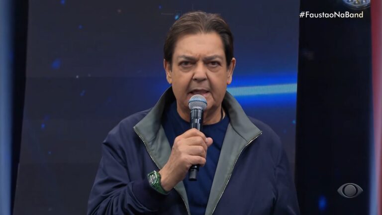 Foto do apresentador Faustão em seu programa na Band