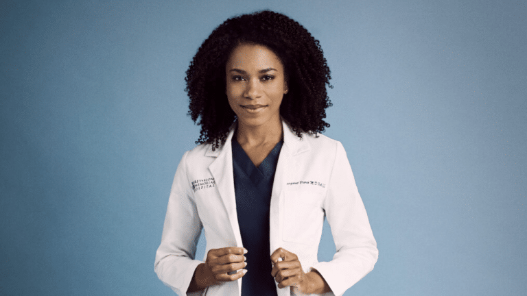 Foto de Kelly McCreary, atriz de Grey's Anatomy