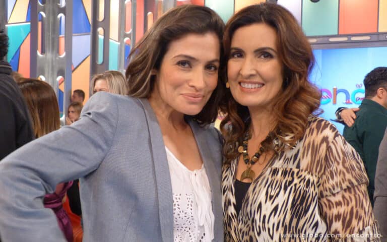 Foto de Renata Vasconcellos e Fátima Bernardes, homenageada pelo programa de Luciano Huck