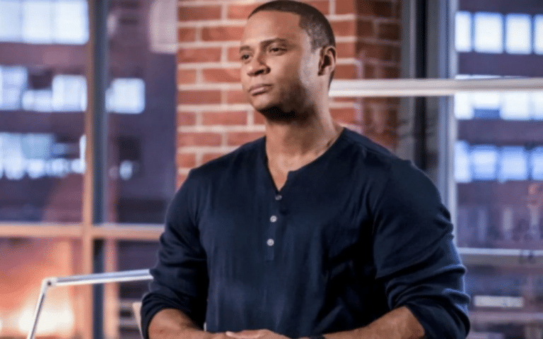 Foto de David Ramsey, ator de Arrow