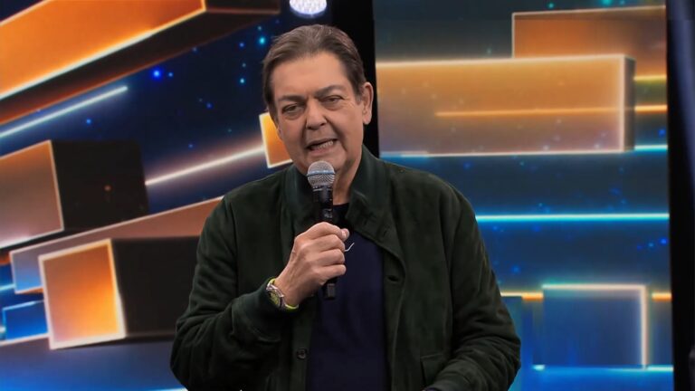 Foto do apresentador Faustão em seu programa na Band