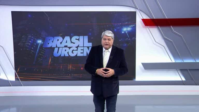 Foto do apresentador José Luiz Datena no estúdio do Brasil Urgente