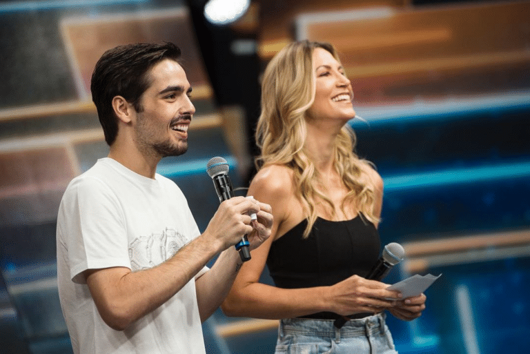 Foto de João Guilherme e Anne Lottermann, apresentadores da Band