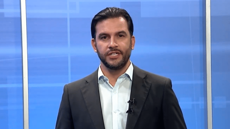 Imagem com foto do jornalista Marcos de Patto, repórter e apresentador da TV Sorocaba, afiliada do SBT