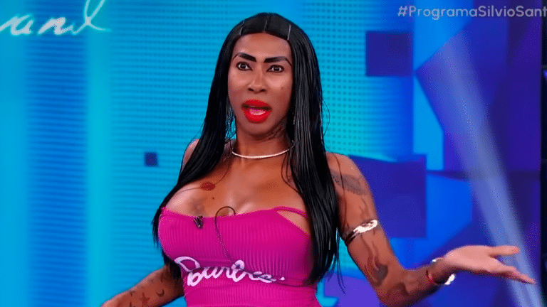 Imagem com foto de Inês Brasil durante participação no Programa Silvio Santos