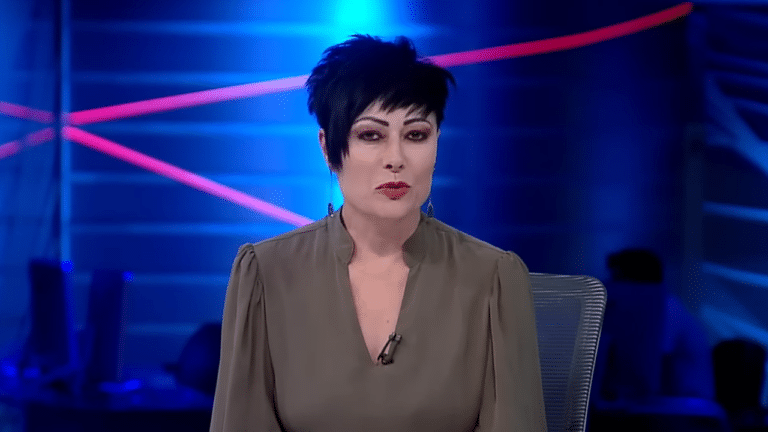 Imagem com foto da jornalista Joice Maffezzolli, ex-apresentadora eventual do RedeTV! News