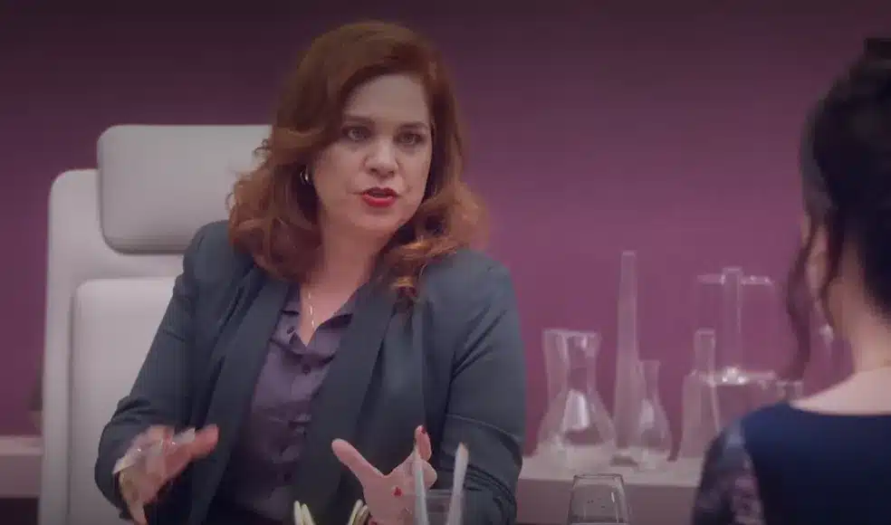 Helena se nega a dar um emprego para Renée e Tony em Elas por Elas