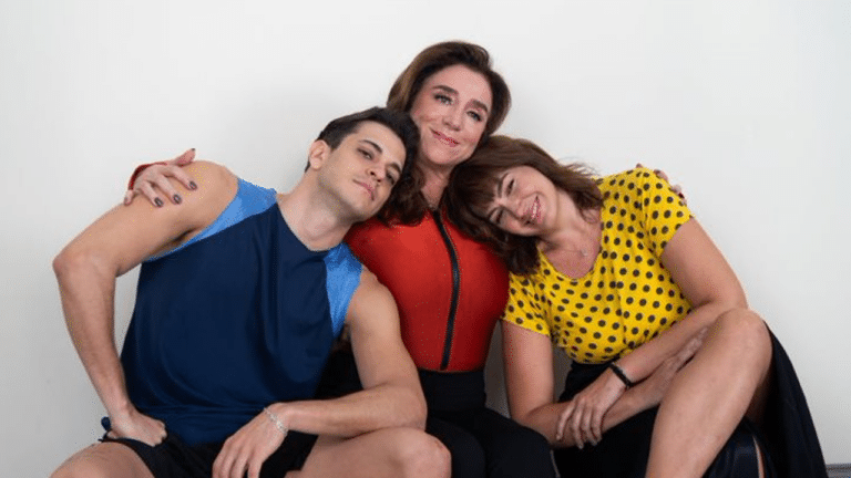 Elenco da série Body By Beth, com Marisa Orth e Diogo Vilela