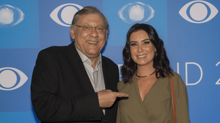 Milton Neves e Larissa Erthal em evento da Band em 2018