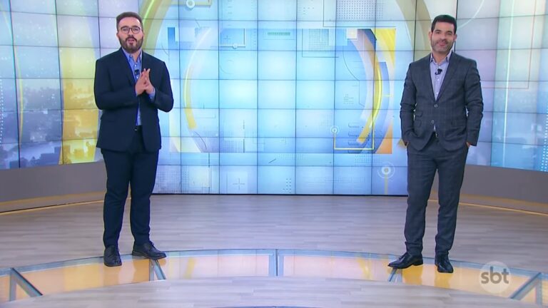 Foto de Felipe Malta e Darlisson Dutra no estúdio do Primeiro Impacto, do SBT