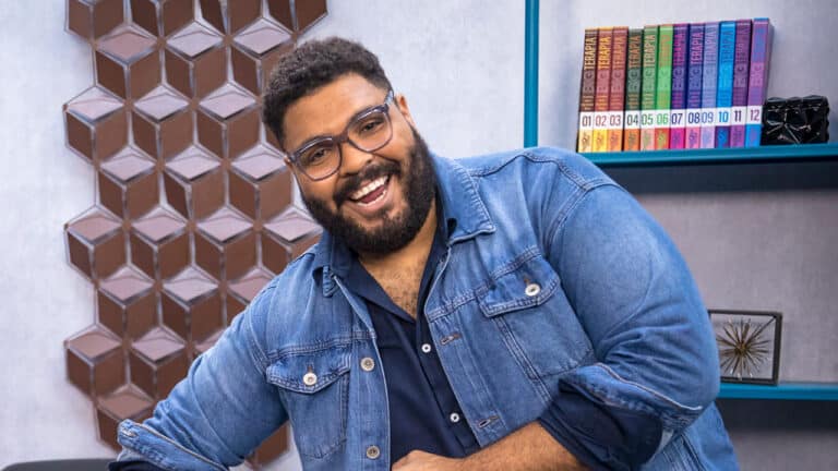 Paulo Vieira em foto de divulgação do quadro Big Terapia, do Big Brother Brasil