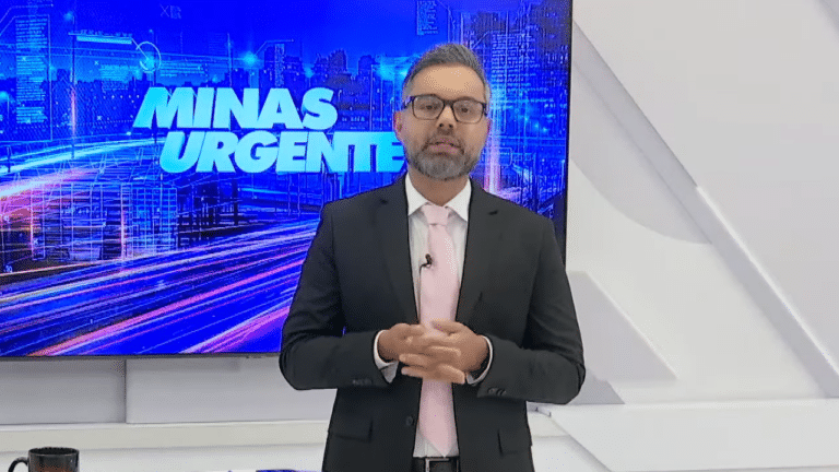 Alex Sampaio durante apresentação do jornal Minas Urgente