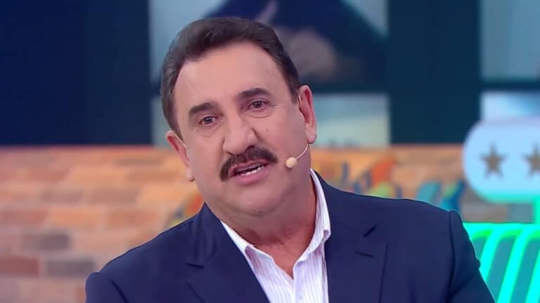 Carlos Massa, o Ratinho, emocionado durante seu programa no SBT