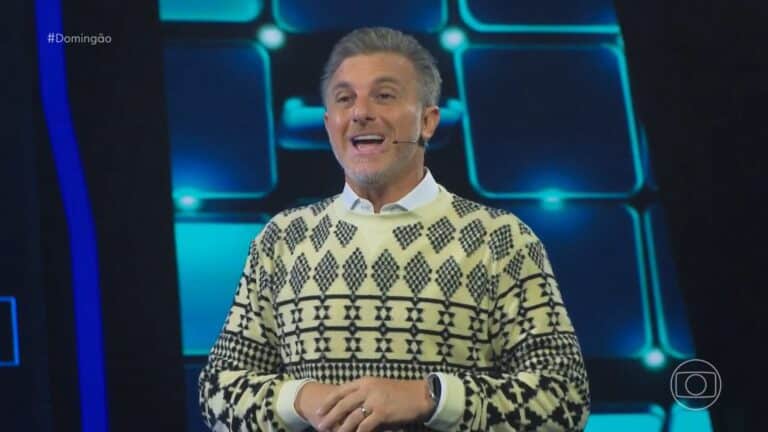 Foto de Luciano Huck no estúdio do Domingão