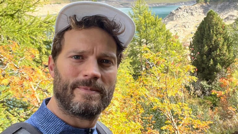 Jamie Dornan em foto publicada nas redes sociais