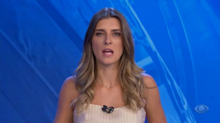 Foto de Joana Treptow na bancada do Jornal da Band