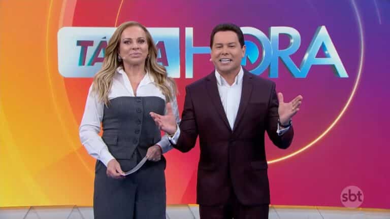 Foto de Christina Rocha e Marcão do Povo no estúdio do Tá na Hora