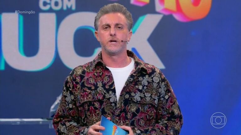 Foto de Luciano Huck no estúdio do Domingão