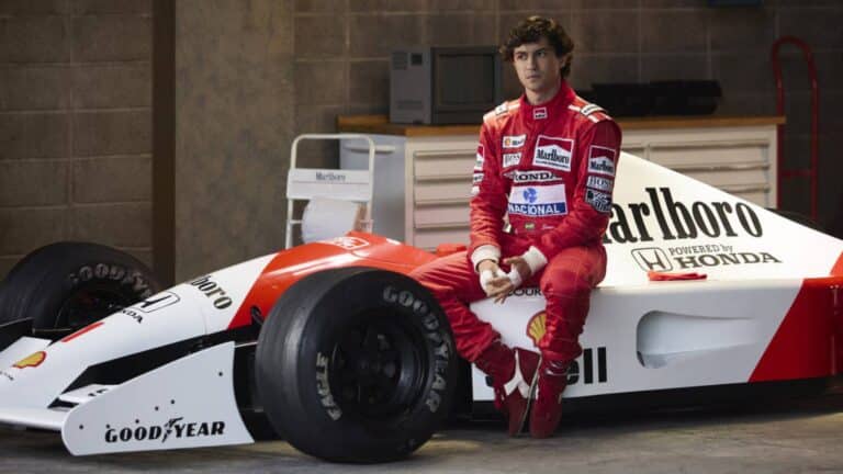 Foto de Gabriel Leone como Ayrton Senna para a Netflix