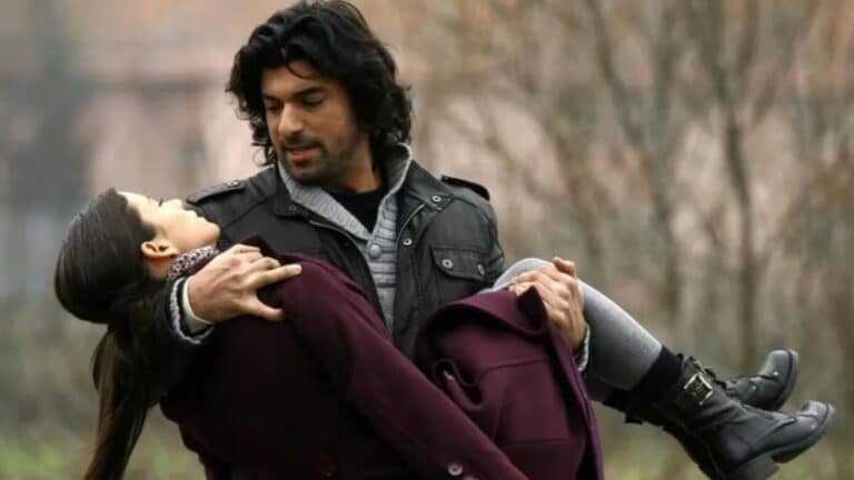 Foto dos protagonistas de Fatmagül, sucesso na Band