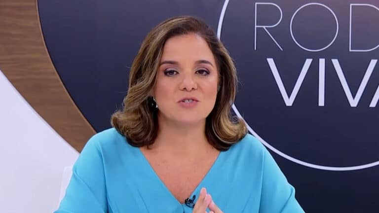 Vera Magalhães durante apresentação do Roda Viva