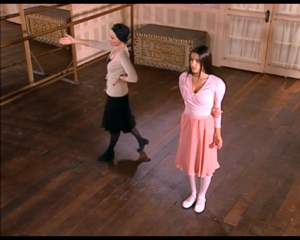 Por causa de Rafael, Vera começa a dar aulas de ballet para Serena em Alma Gêmea