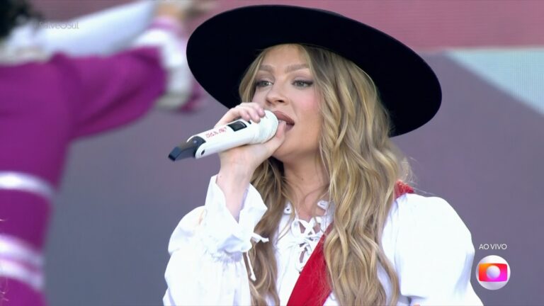 Foto da cantora Luísa Sonza durante programa especial da Globo