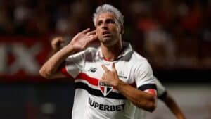 Foto de jogador do São Paulo, que terá jogo exibido pela Paramount+