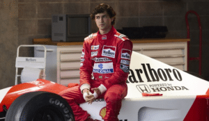 Foto de Gabriel Leone como Ayrton Senna em série da Netflix.